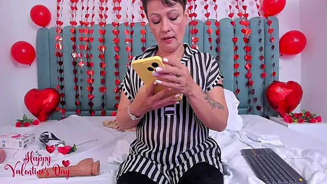 Snapshot of marianaaguii chatting on 02.15.25 marianaaguii online show from 02.15.25