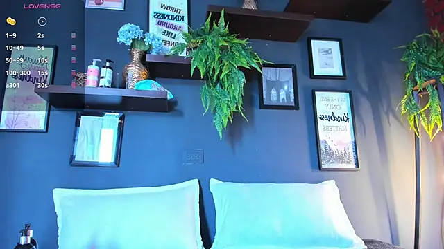 Snapshot of Mackenzie_Moore chatting on 02.14.25 Mackenzie Moore online show from 02.14.25