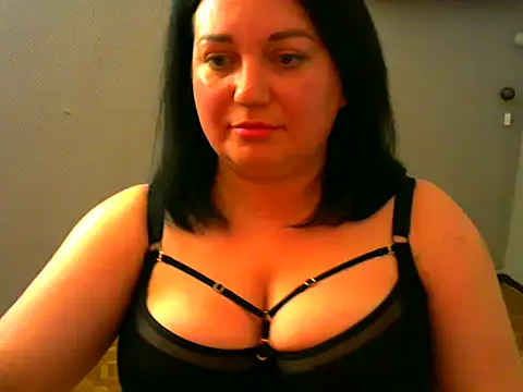 Snapshot of AmanaGi chatting on 12.30.24 AmanaGi online show from 12.30.24