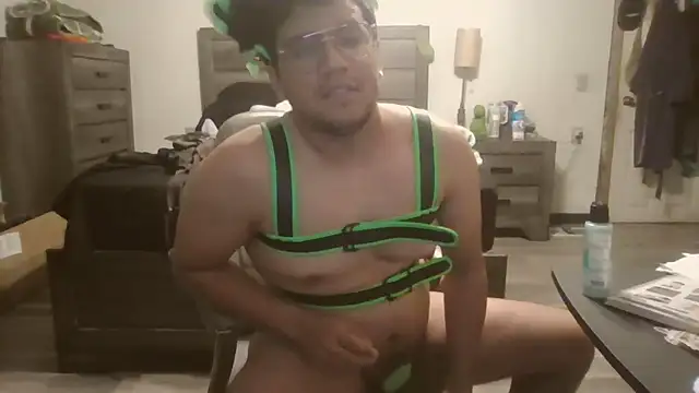 Snapshot of bttm_geek000 chatting on 12.20.25 bttm geek000 online show from 12.20.25