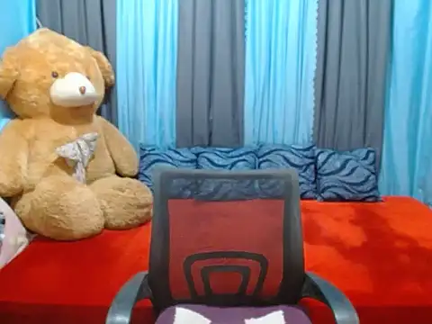 Snapshot of xxSexyBitch69xx chatting on 12.15.24 xxSexyBitch69xx online show from 12.15.24