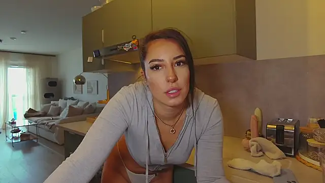 Snapshot of SissiVienna chatting on 10.30.25 SissiVienna online show from 10.30.25