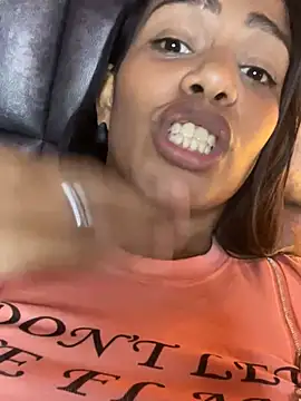 Snapshot of ArielleMillerr chatting on 12.19.24 ArielleMillerr online show from 12.19.24