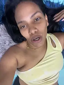 Snapshot of ArielleMillerr chatting on 12.31.24 ArielleMillerr online show from 12.31.24