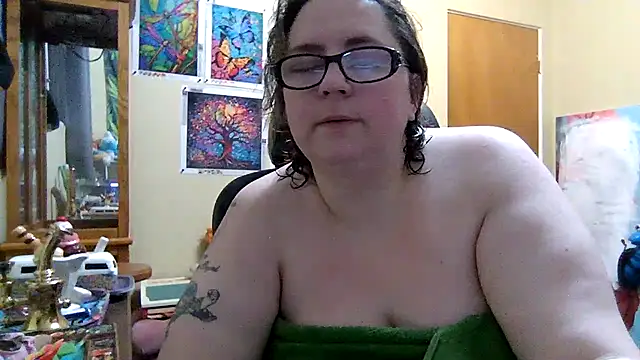 Snapshot of newfieocean chatting on 12.13.24 newfieocean online show from 12.13.24