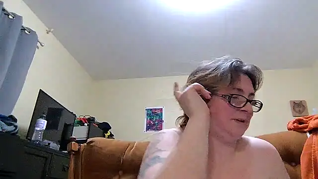 Snapshot of newfieocean chatting on 12.14.24 newfieocean online show from 12.14.24