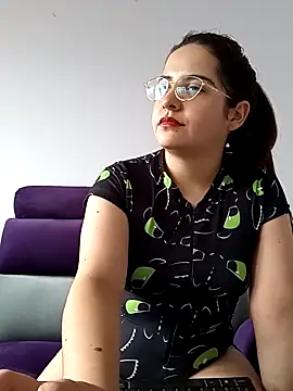 MiaLaurenzz online show from 02.15.25