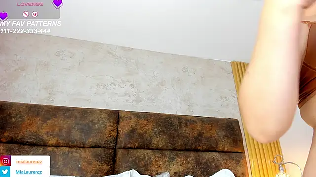 MiaLaurenzz online show from 03.04.25