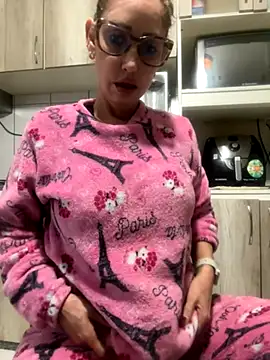 Snapshot of RAIRAsexy chatting on 10.24.25 RAIRAsexy online show from 10.24.25