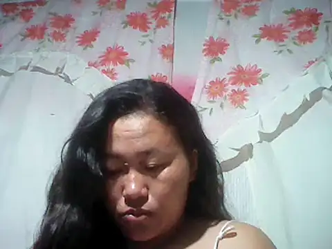 Snapshot of Sexyhorney4u chatting on 12.13.24 Sexyhorney4u online show from 12.13.24