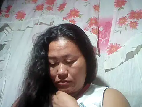 Snapshot of Sexyhorney4u chatting on 12.15.24 Sexyhorney4u online show from 12.15.24