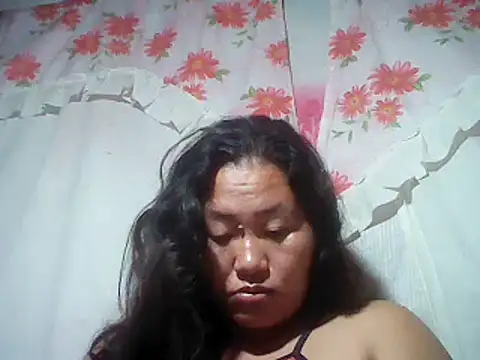 Snapshot of Sexyhorney4u chatting on 12.18.24 Sexyhorney4u online show from 12.18.24