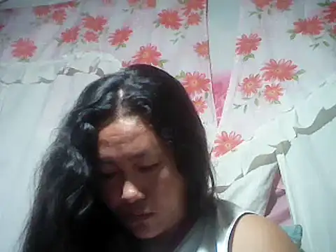 Snapshot of Sexyhorney4u chatting on 12.26.24 Sexyhorney4u online show from 12.26.24