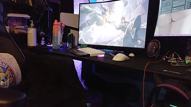 Snapshot of risque_crochet chatting on 11.30.25 risque crochet online show from 11.30.25