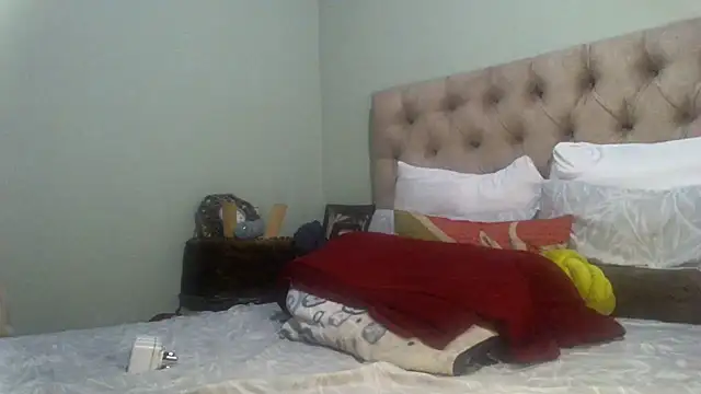 Snapshot of caramelqueen11 chatting on 12.02.24 caramelqueen11 online show from 12.02.24