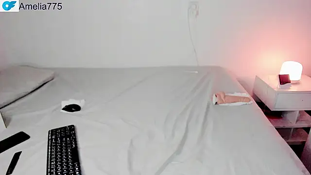 Amelia75 online show from 12.18.25