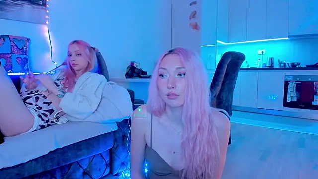 Snapshot of AlexRoseLiRed chatting on 12.15.24 AlexRoseLiRed online show from 12.15.24