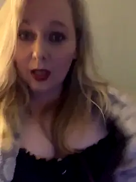 Snapshot of Lexisexi17 chatting on 10.10.25 Lexisexi17 online show from 10.10.25