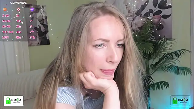 Snapshot of Queenymel chatting on 05.28.26 Queenymel online show from 05.28.26