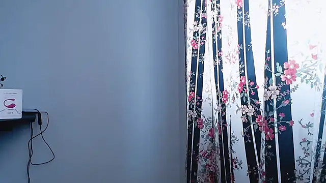 Snapshot of Cocain_Atenea chatting on 11.18.25 Cocain Atenea online show from 11.18.25