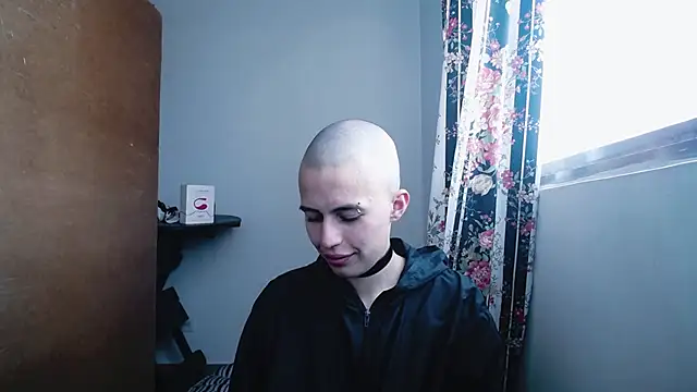 Snapshot of Cocain_Atenea chatting on 11.20.25 Cocain Atenea online show from 11.20.25