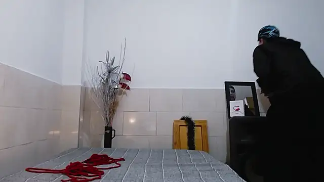 Snapshot of Cocain_Atenea chatting on 12.15.25 Cocain Atenea online show from 12.15.25