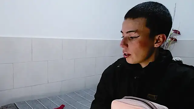 Snapshot of Cocain_Atenea chatting on 12.17.25 Cocain Atenea online show from 12.17.25