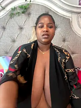 BigFineSelena online show from 12.14.25