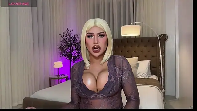 Snapshot of Your_Majesty_Tyra chatting on 05.02.26 Your Majesty Tyra online show from 05.02.26