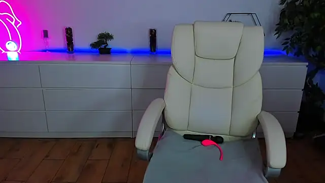 Kamilla Hot online show from 10.25.25