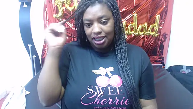 Snapshot of morenahott1 chatting on 12.17.25 morenahott1 online show from 12.17.25