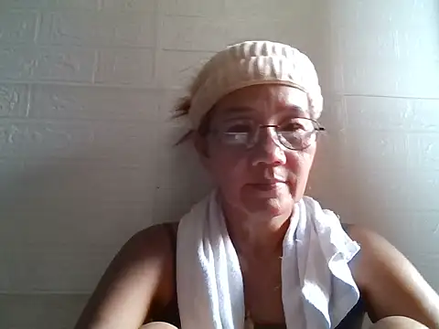 Snapshot of SweetBootyMomma chatting on 10.14.25 SweetBootyMomma online show from 10.14.25