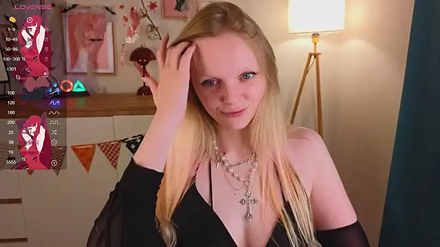 Snapshot of evangel1ne chatting on 10.31.25 evangel1ne online show from 10.31.25