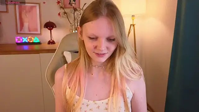 Snapshot of evangel1ne chatting on 11.26.25 evangel1ne online show from 11.26.25