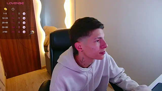 Snapshot of harrisoncuper chatting on 12.16.24 harrisoncuper online show from 12.16.24