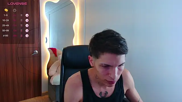 Snapshot of harrisoncuper chatting on 01.04.25 harrisoncuper online show from 01.04.25