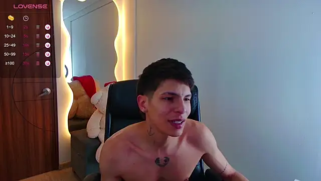 Snapshot of harrisoncuper chatting on 01.12.25 harrisoncuper online show from 01.12.25