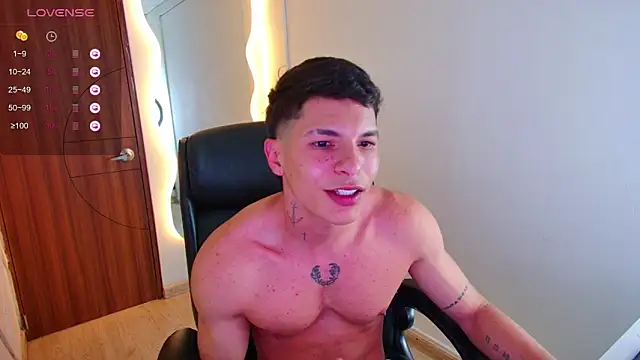 Snapshot of harrisoncuper chatting on 10.20.25 harrisoncuper online show from 10.20.25