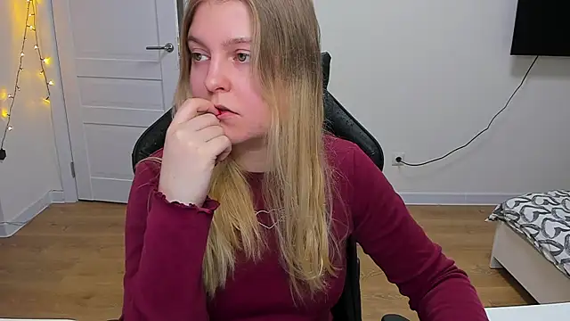 Snapshot of stacy_miracle chatting on 12.14.24 stacy miracle online show from 12.14.24