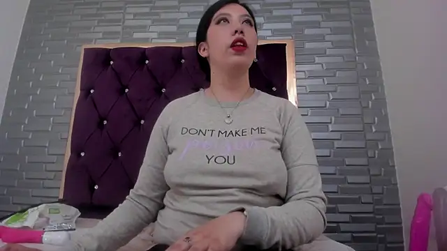 AntoneellaF online show from 01.15.25