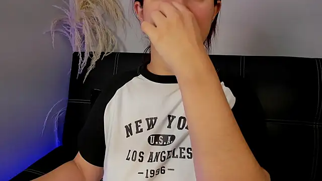 madelaine blosson online show from 04.06.26