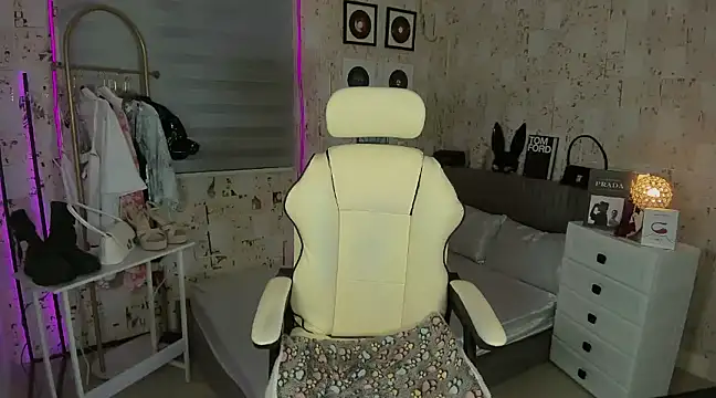 AlexandraMooree online show from 03.20.25