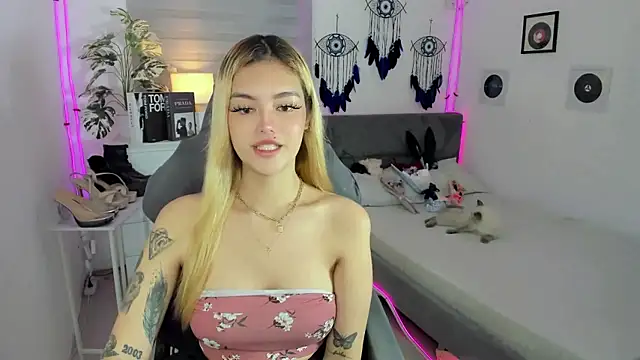 AlexandraMooree online show from 01.13.26