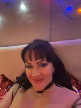 Lolaley2 online show from 01.25.25