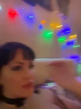 Lolaley2 online show from 02.13.25