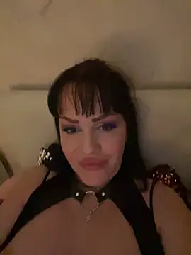 Lolaley2 online show from 02.13.25