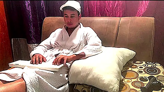 Snapshot of camilovaron chatting on 02.06.25 camilovaron online show from 02.06.25