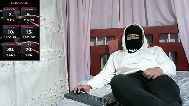 Snapshot of camilovaron chatting on 06.26.26 camilovaron online show from 06.26.26