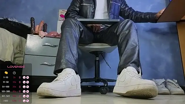 TomLover 12 online show from 02.24.26