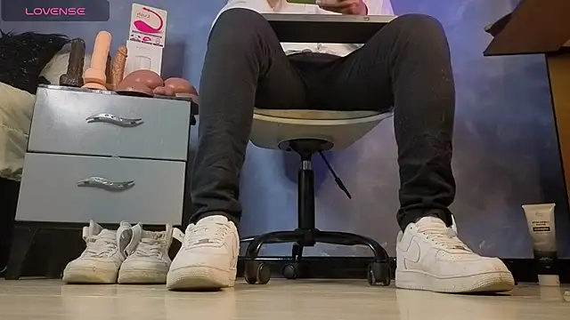 TomLover 12 online show from 03.04.26